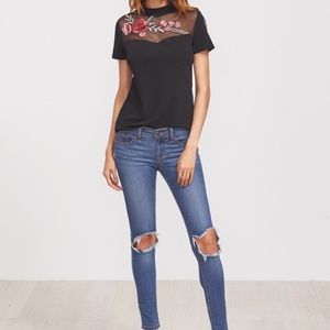 Embroidered 🌺 mock turtle neck short sleeve top
